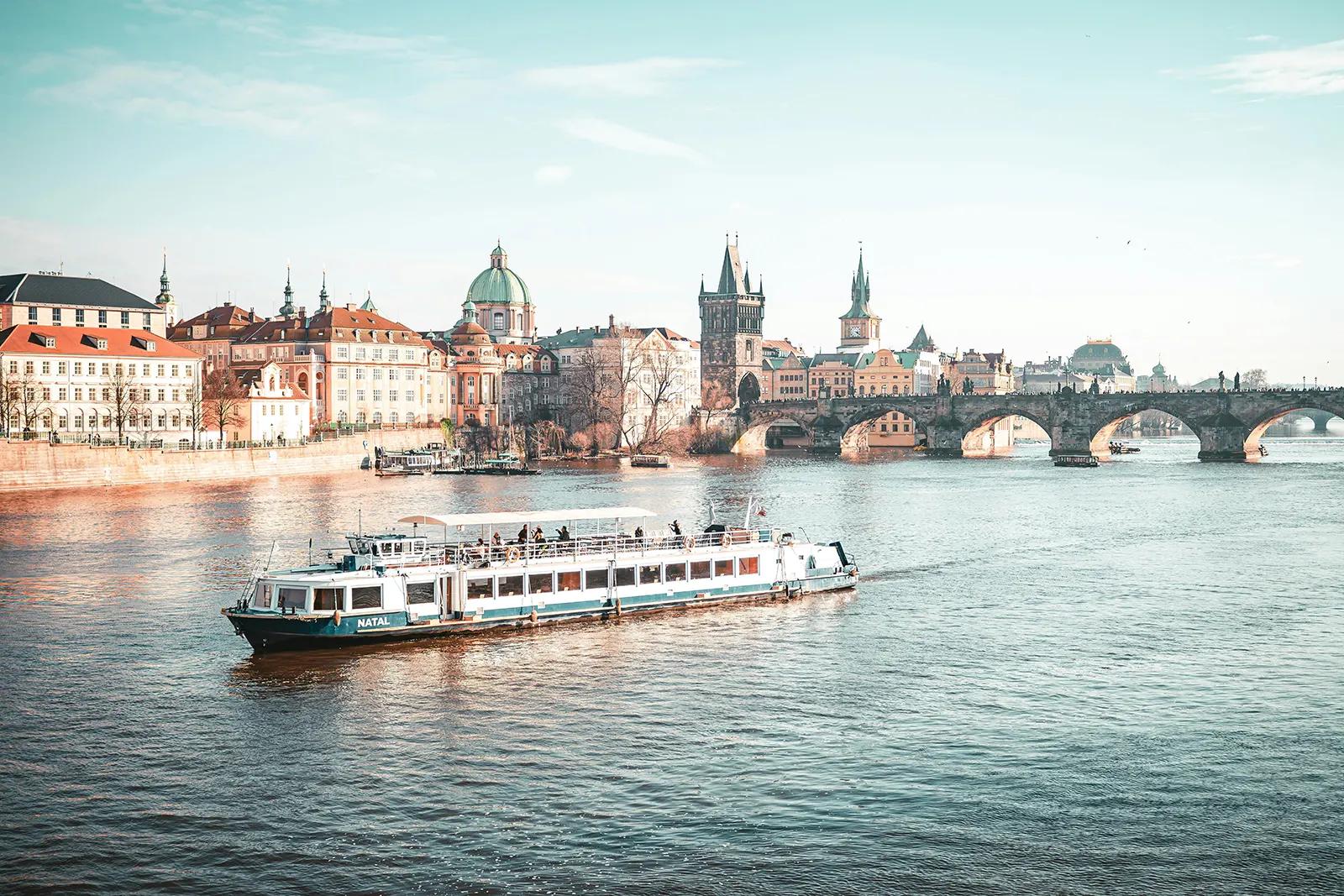 Vltava Nehri Tekne Turu