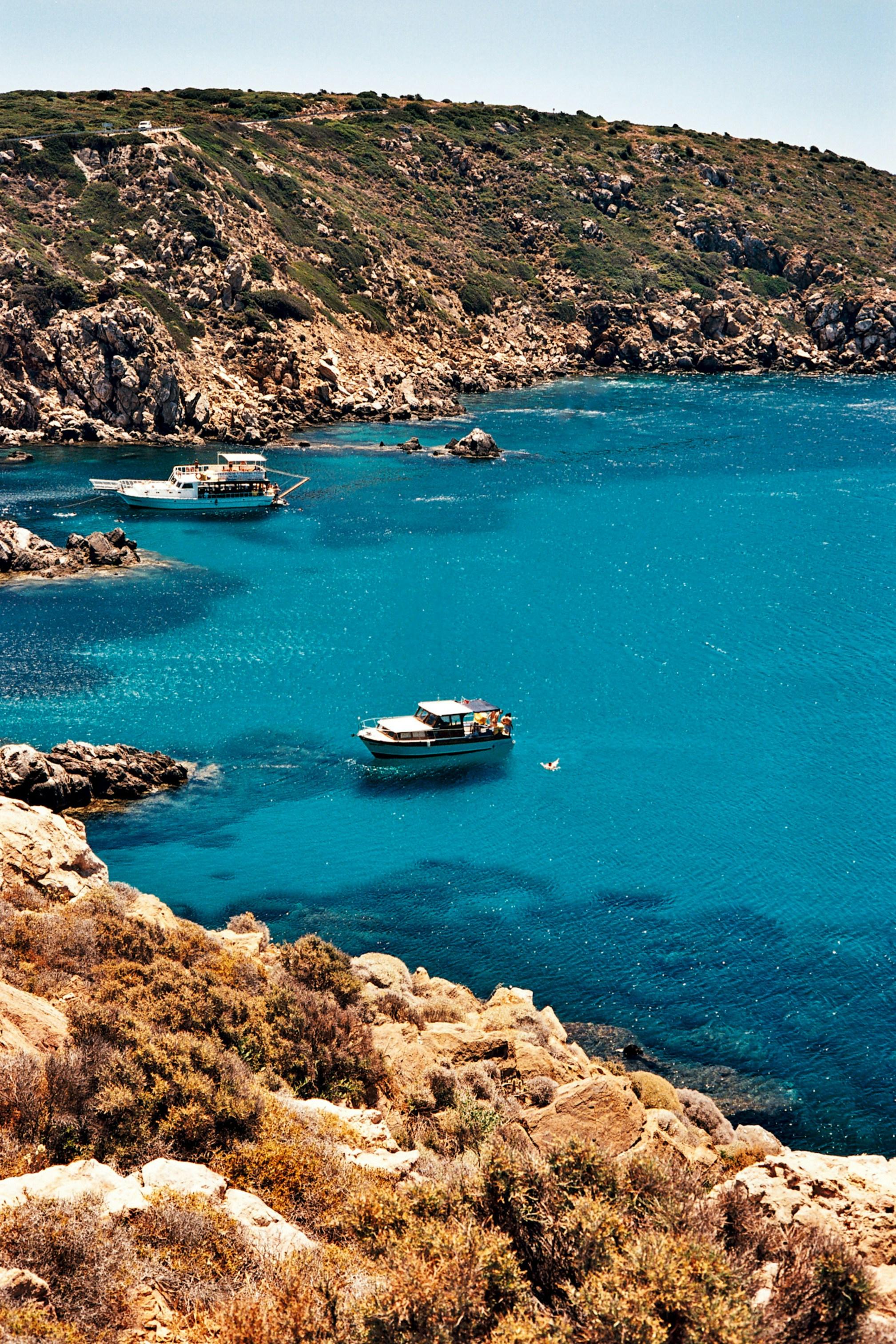 Bozcaada; Deniz, Şarap ve Gün Batımı